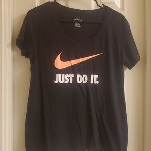Black Nike tee (large)